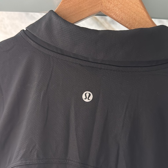 Lululemon women’s short sleeve, black polo, size 14 - Picture 4 of 7